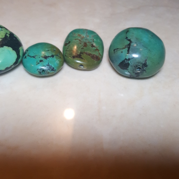6 drilled real turquoise beads - Picture 7 of 8